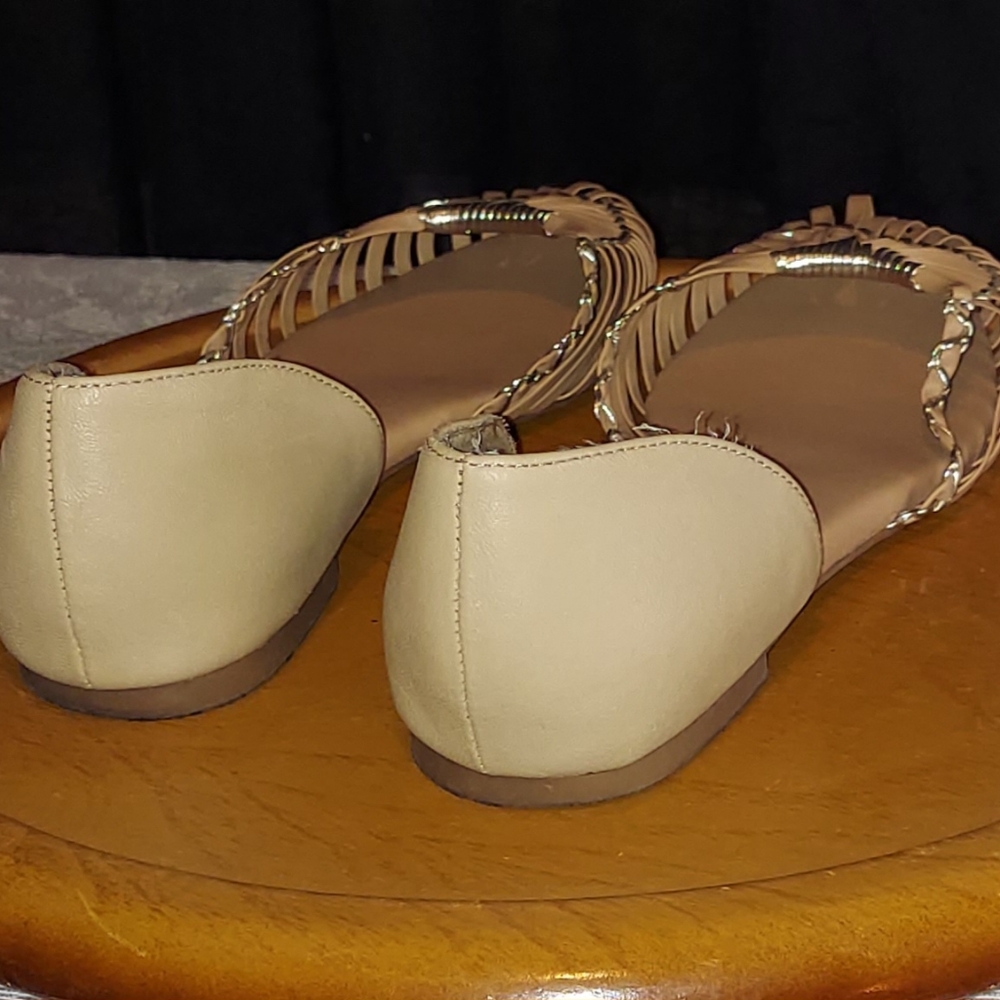 Fergie nude color flats womans size 8.5